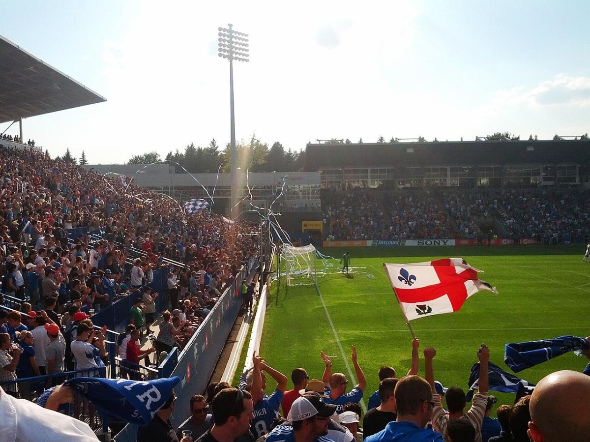 客场远征的球迷往往藏着决定走势的答案